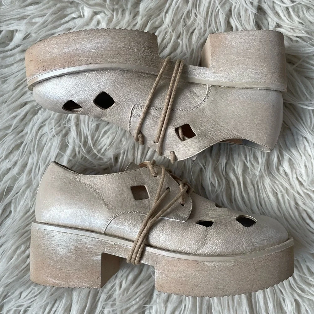 PAPUCEI Camelia Beige Laser Cut Leather Lace Up Platform Flatforms NWT Size 38